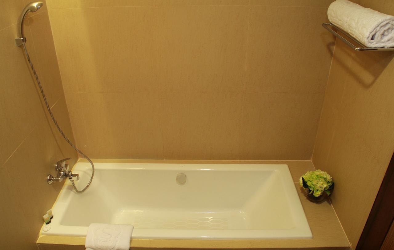 Sutanraja Hotel Kotamobagu ภายนอก รูปภาพ