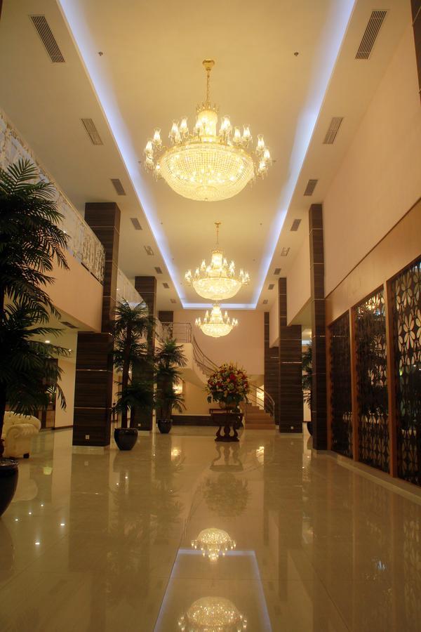Sutanraja Hotel Kotamobagu ภายนอก รูปภาพ