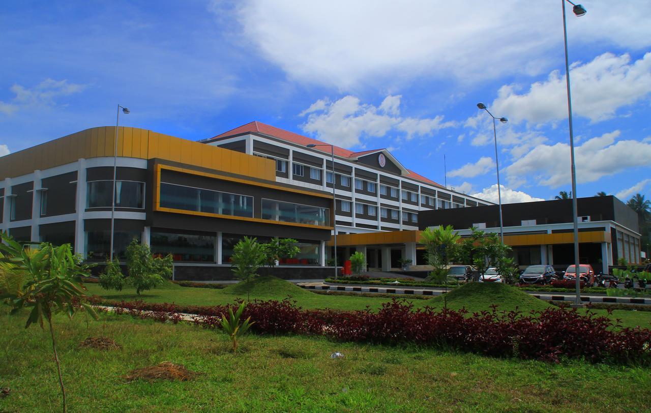 Sutanraja Hotel Kotamobagu ภายนอก รูปภาพ
