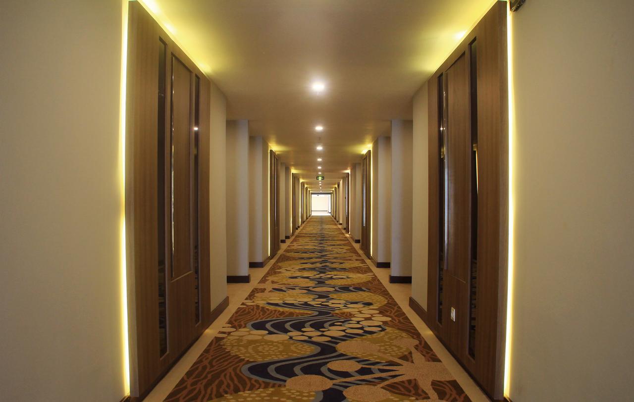 Sutanraja Hotel Kotamobagu ภายนอก รูปภาพ