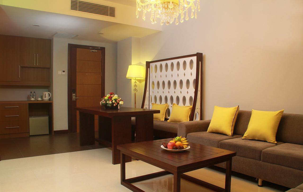 Sutanraja Hotel Kotamobagu ภายนอก รูปภาพ