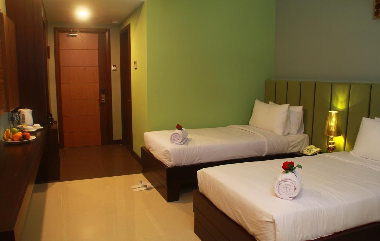 Sutanraja Hotel Kotamobagu ภายนอก รูปภาพ