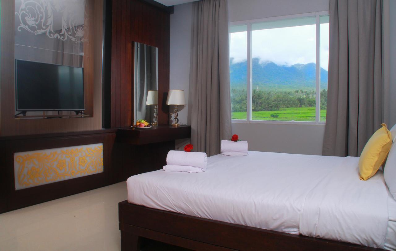 Sutanraja Hotel Kotamobagu ภายนอก รูปภาพ