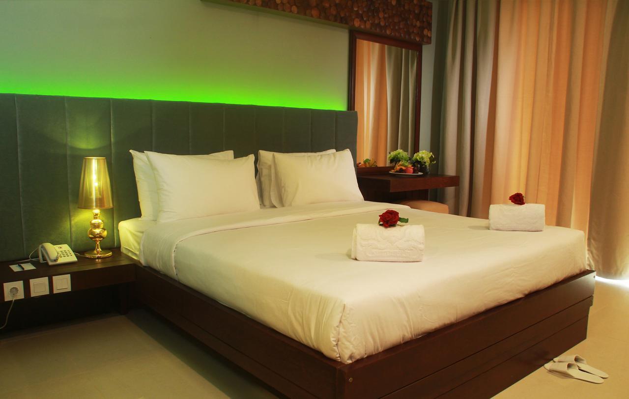 Sutanraja Hotel Kotamobagu ภายนอก รูปภาพ