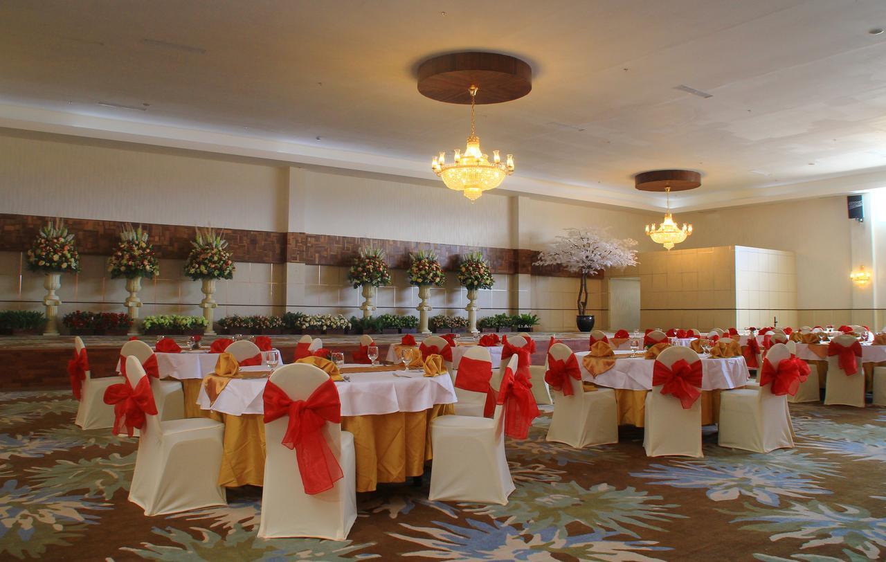 Sutanraja Hotel Kotamobagu ภายนอก รูปภาพ