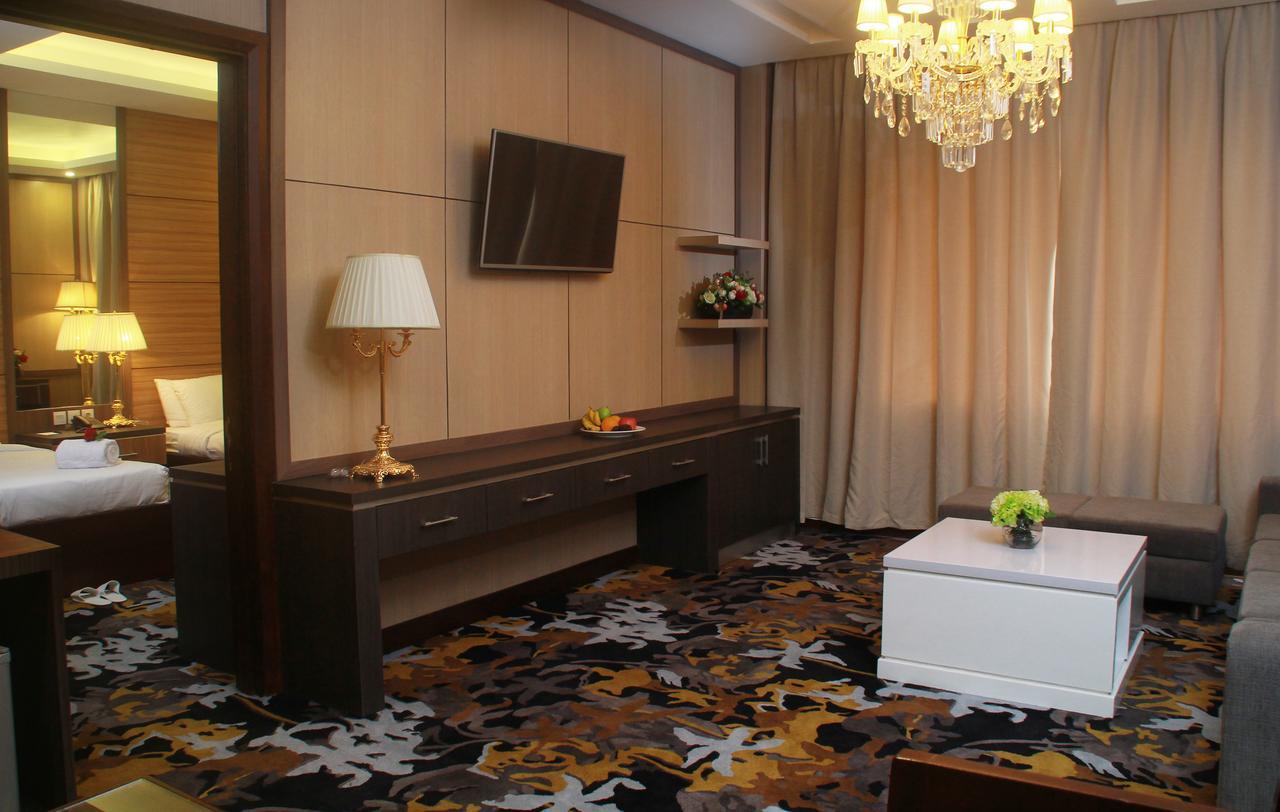 Sutanraja Hotel Kotamobagu ภายนอก รูปภาพ
